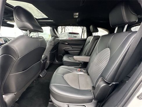 Used 2021 Toyota Highlander XSE image 28