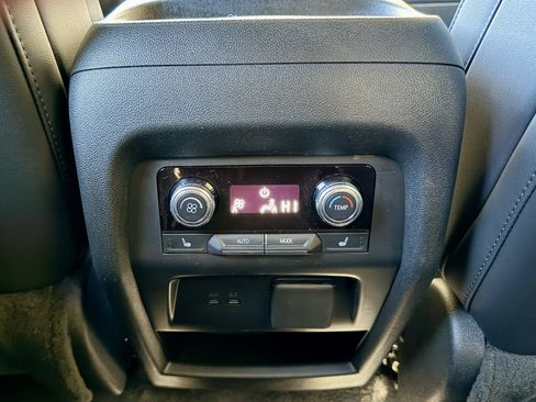 Used 2024 GMC Acadia Elevation w/ Luxury Package image 24