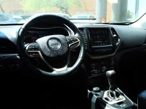 Used 2017 Jeep Cherokee Latitude w/ Comfort/Convenience Group image 36