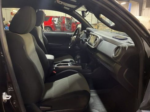 Used 2023 Toyota Tacoma TRD Sport w/ Technology Package image 26