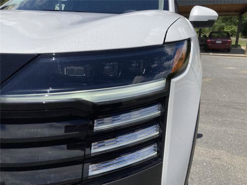 New 2025 Nissan Kicks SR image 11