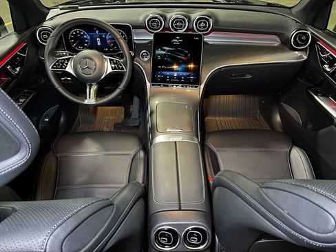 Used 2025 Mercedes-Benz GLC 300 4MATIC image 41