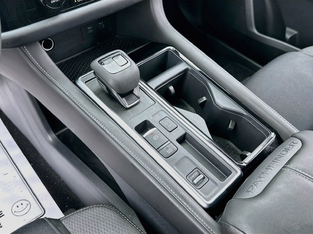 Used 2025 Nissan Pathfinder SV w/ Black Appearance Package FWD image 17