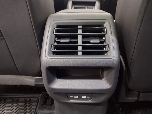 New 2025 Volkswagen Tiguan SE R-Line image 33