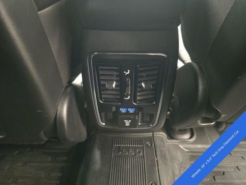 Used 2021 Jeep Grand Cherokee Limited w/ Premium Lighting Group AWD/4WD image 13
