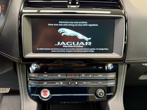 Used 2017 Jaguar F-PACE R-Sport image 53