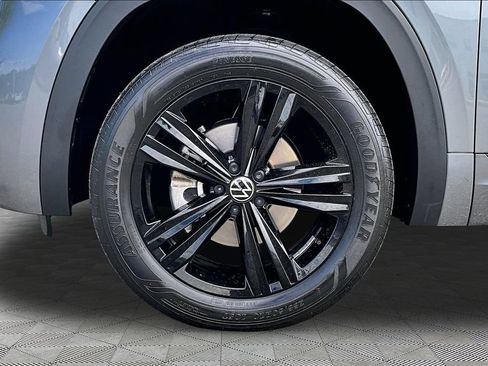 Used 2023 Volkswagen Atlas SEL R-Line AWD/4WD image 23