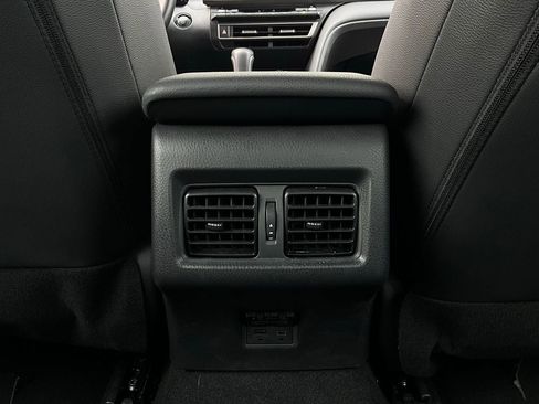 Used 2025 Toyota Camry SE image 13