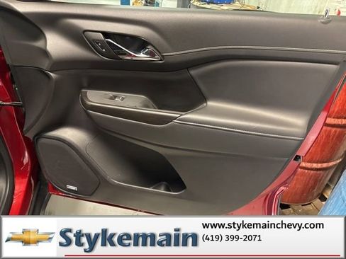 Used 2023 GMC Acadia SLT image 21