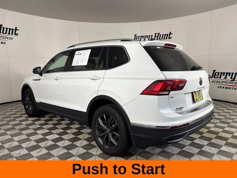 Used 2022 Volkswagen Tiguan SE w/ Panoramic Sunroof Package AWD/4WD image 7