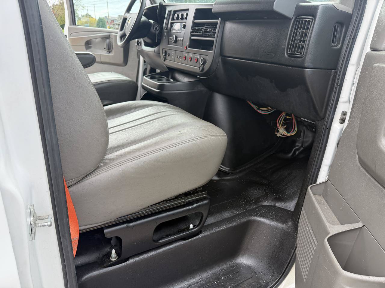 Used 2014 Chevrolet Express 2500 RWD image 25