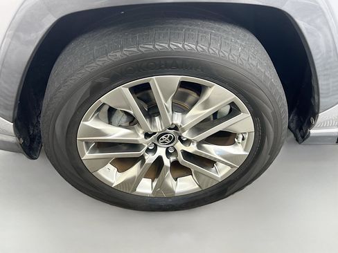 Used 2019 Toyota RAV4 Limited w/ Cold Weather Package FWD image 13