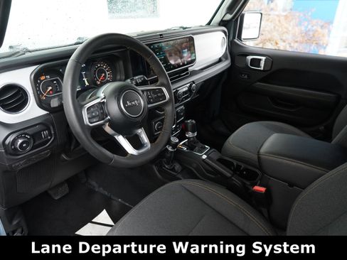 Used 2024 Jeep Wrangler Sahara image 4