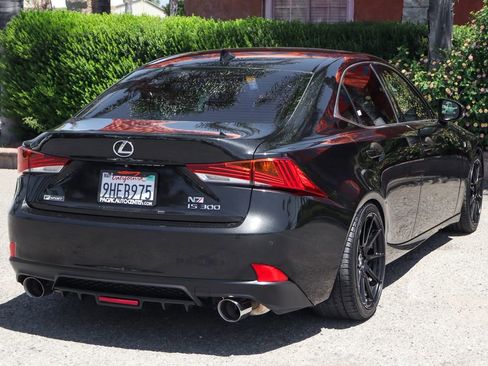 Used 2019 Lexus IS 300 F Sport w/ F Sport Package RWD image 9