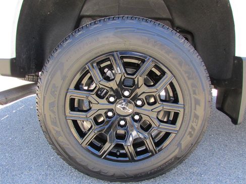 Used 2026 Chevrolet Colorado W/T w/ WT Custom Package RWD image 11