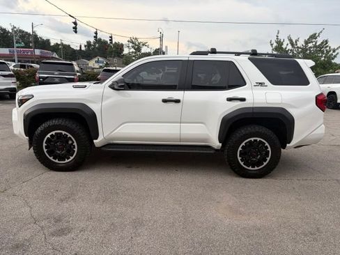 Used 2025 Toyota 4Runner 4WD image 3