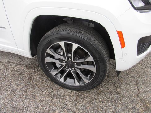 Used 2022 Jeep Grand Cherokee Overland AWD/4WD image 44