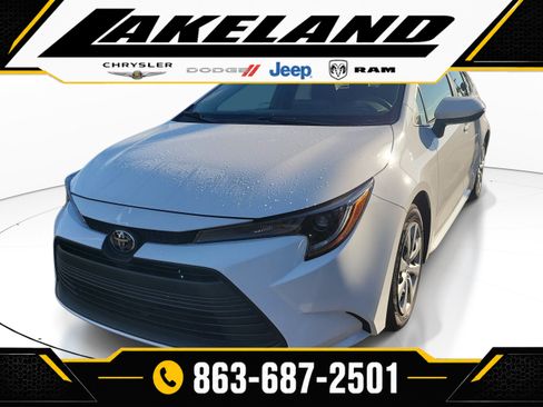 Used 2025 Toyota Corolla LE FWD image 3