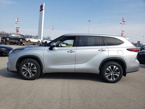 Used 2021 Toyota Highlander XLE image 9