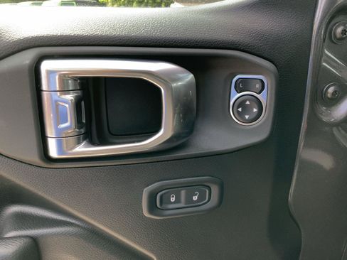Used 2025 Jeep Wrangler Unlimited Sport AWD/4WD image 23
