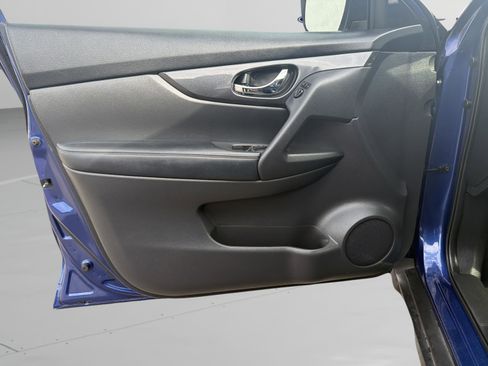 Used 2020 Nissan Rogue SV image 19