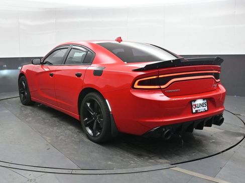 Used 2018 Dodge Charger R/T image 9
