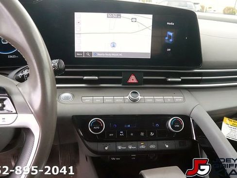 Used 2023 Hyundai Elantra SEL w/ Convenience Package FWD image 17