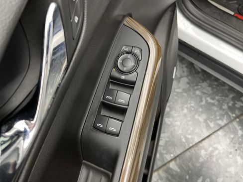 Certified 2023 GMC Acadia SLE w/ Driver Convenience Package image 9