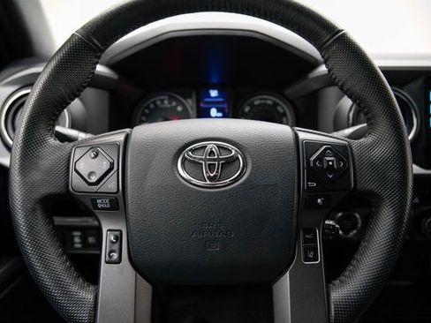 Used 2018 Toyota Tacoma TRD Sport AWD/4WD image 23