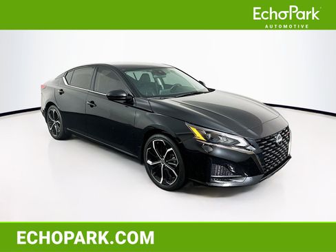Used 2023 Nissan Altima 2.5 SR image 1