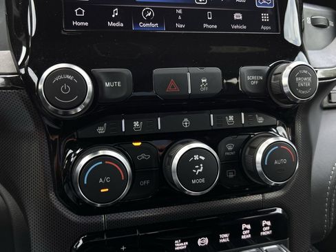 Used 2023 RAM 2500 Limited w/ Towing Technology Group image 21