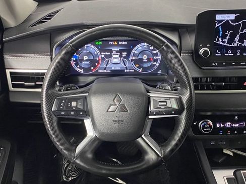 Used 2024 Mitsubishi Outlander SEL AWD/4WD image 16
