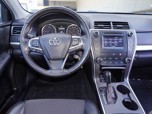 Used 2016 Toyota Camry SE image 10