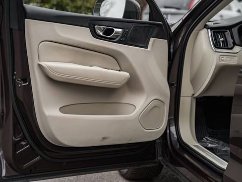 Used 2022 Volvo XC60 T8 Inscription w/ Advanced Package image 37