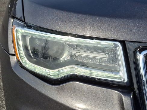 Used 2017 Jeep Grand Cherokee Overland image 9