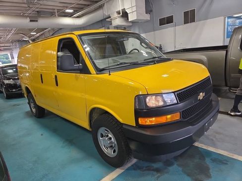 Used 2023 Chevrolet Express 2500 RWD image 2