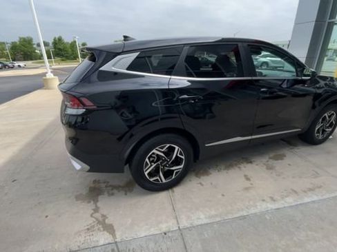 Used 2025 Kia Sportage LX FWD image 2