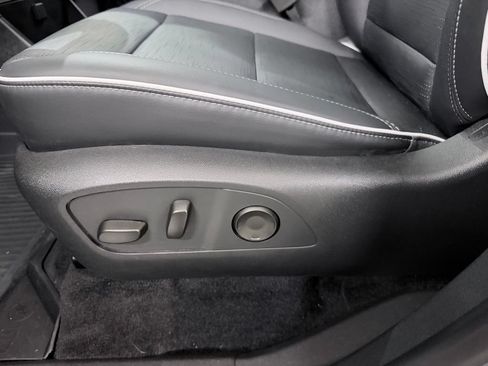 Used 2025 Buick Enclave Sport Touring w/ Power Package AWD/4WD image 11