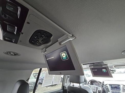 Used 2017 GMC Yukon XL SLT w/ Open Road Package image 27