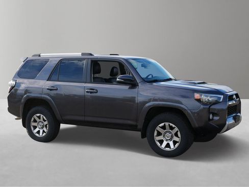 Used 2016 Toyota 4Runner 4WD image 2