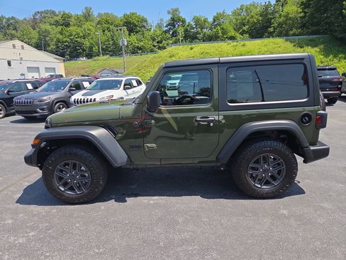 Used 2024 Jeep Wrangler Sport AWD/4WD image 7