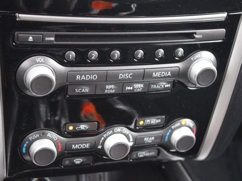 Used 2019 Nissan Pathfinder S image 36