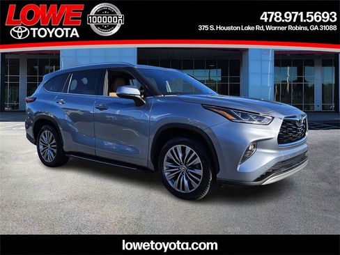 Used 2021 Toyota Highlander Platinum image 1