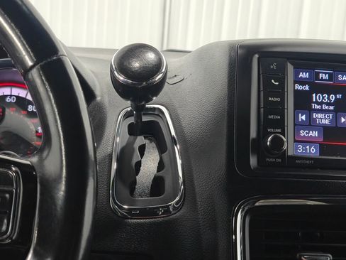 Used 2020 Dodge Grand Caravan SXT FWD image 9