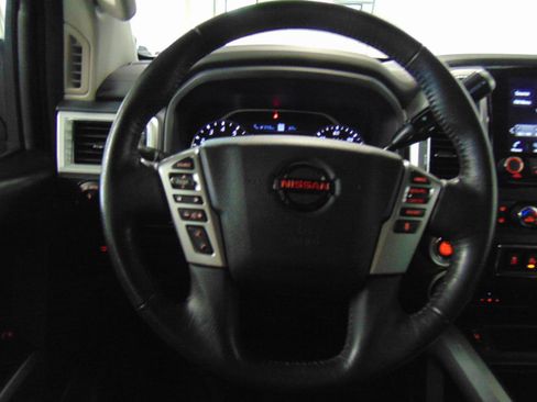 Used 2021 Nissan Titan SV w/ SV Convenience Package AWD/4WD image 15