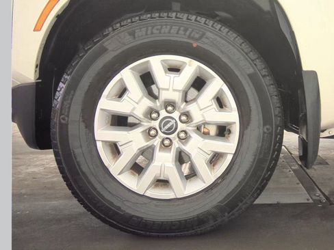 Used 2024 Nissan Frontier SV w/ SV Convenience Package image 10