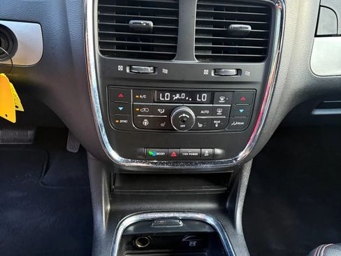 Used 2019 Dodge Grand Caravan GT FWD image 16