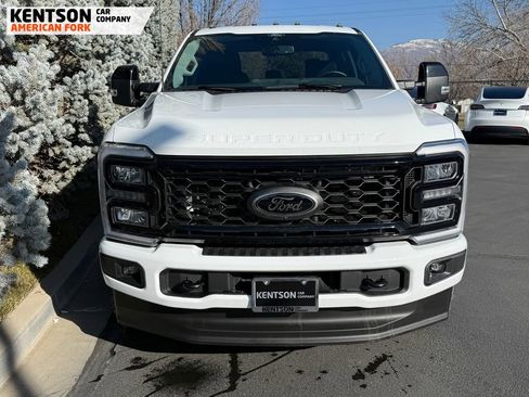 Used 2025 Ford F250 Lariat w/ Black Appearance Package image 2