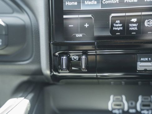 New 2026 RAM 2500 Laramie AWD/4WD image 28