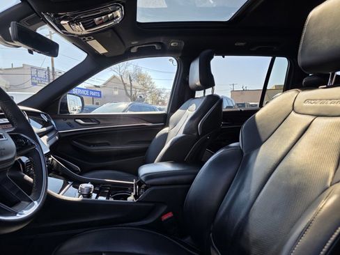 Used 2023 Jeep Grand Cherokee Overland w/ Luxury Tech Group IV image 5